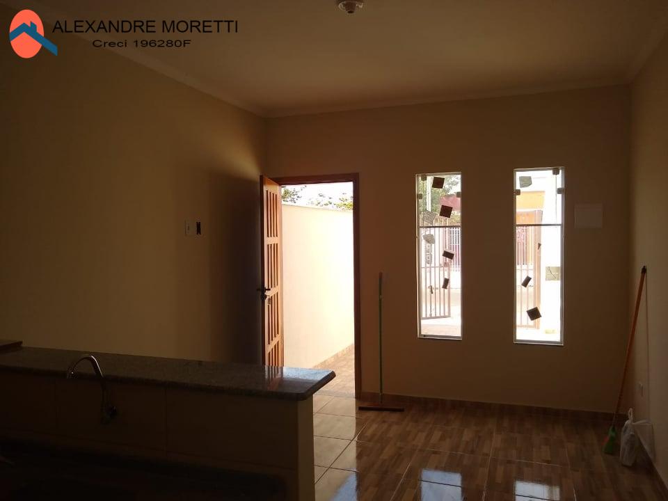 Casa à venda com 2 quartos, 60m² - Foto 4