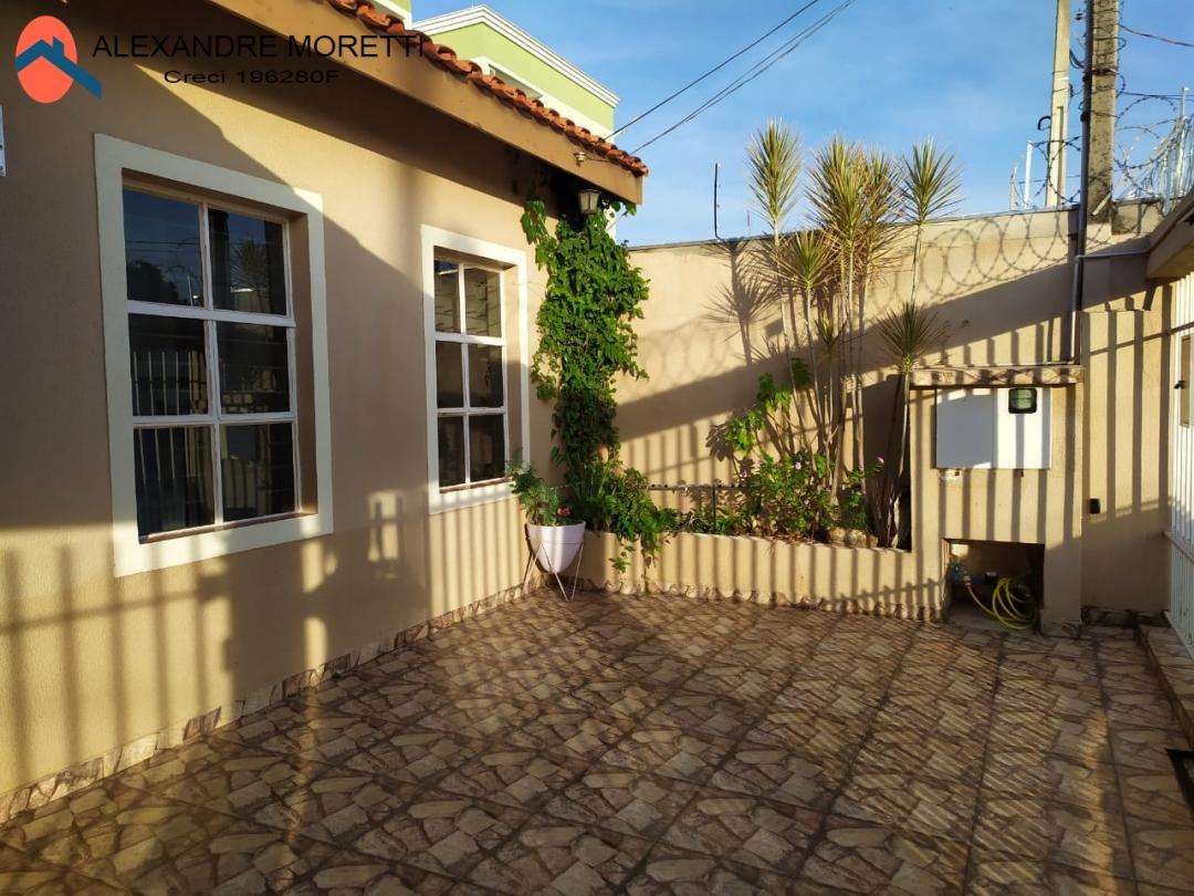 Casa à venda com 3 quartos, 300m² - Foto 1