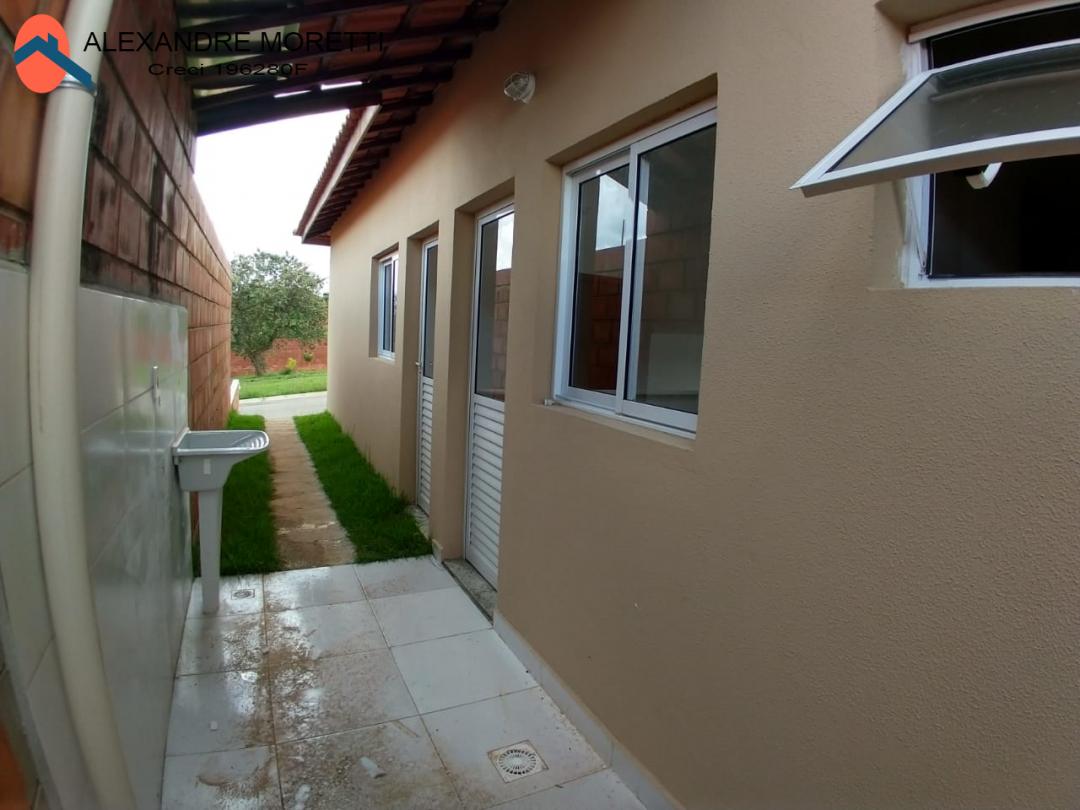 Casa à venda com 2 quartos, 100m² - Foto 1