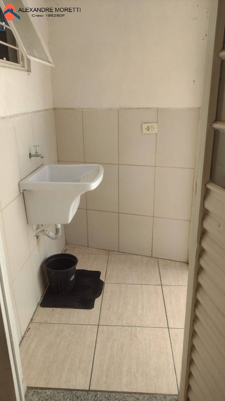 Casa para alugar com 2 quartos, 100m² - Foto 5