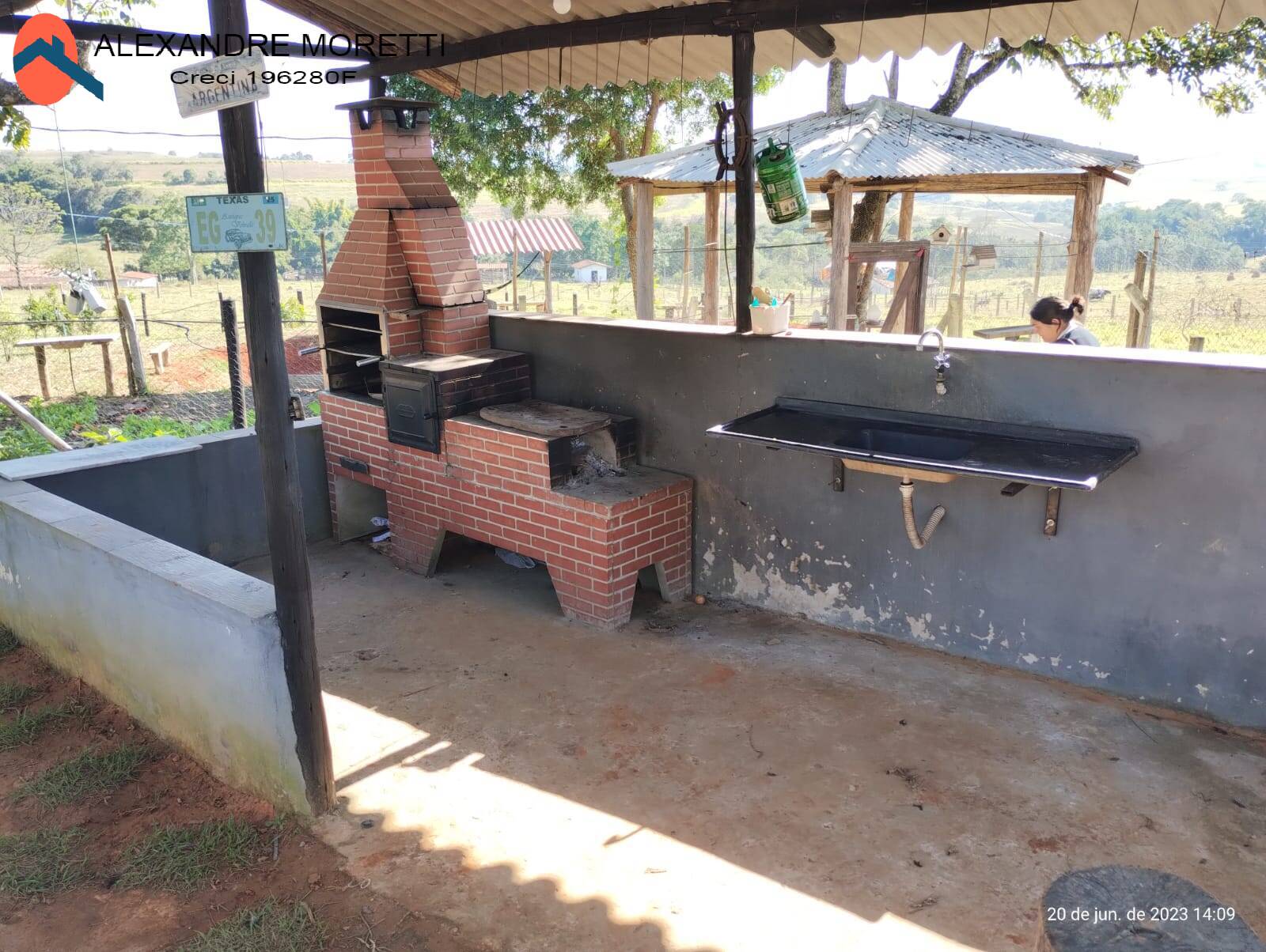 Fazenda à venda e aluguel com 2 quartos, 1800m² - Foto 4